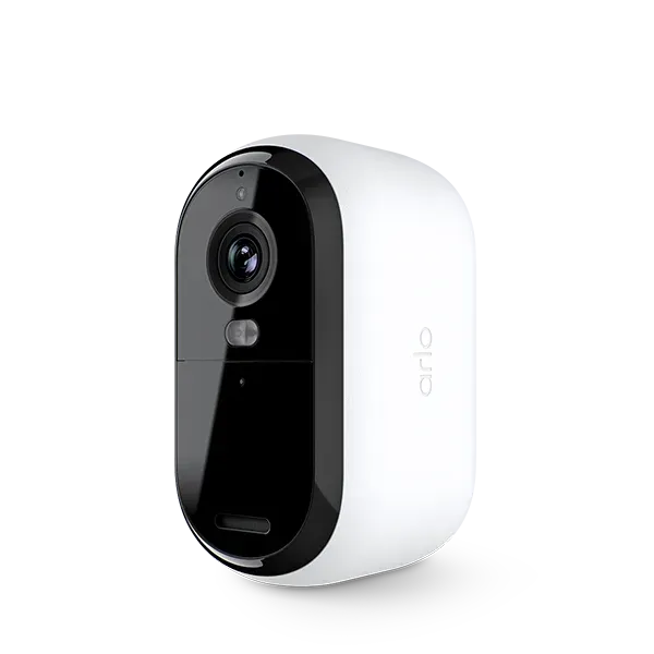 Caméra Arlo Essential 3 extérieure blanche à façade noire, vue de trois quarts